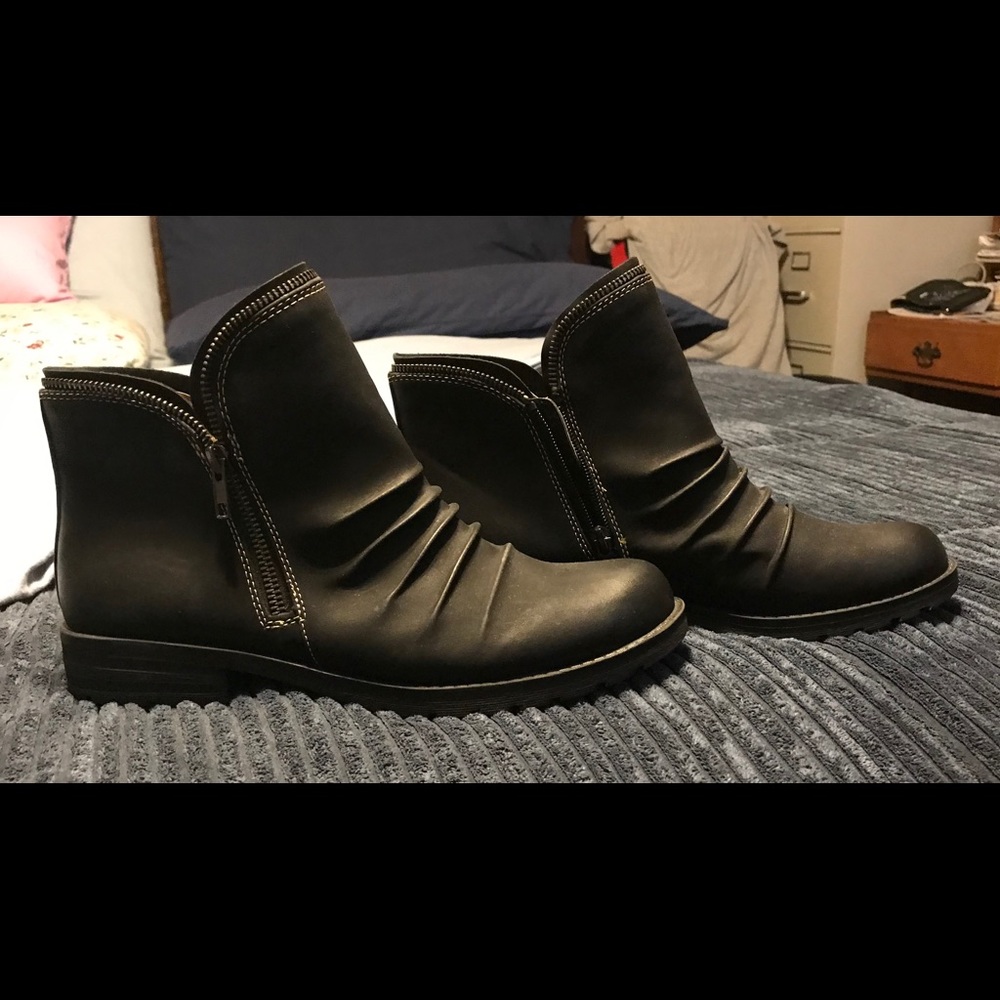 Black Natural Soul Brisha ankle boots. Size 10.